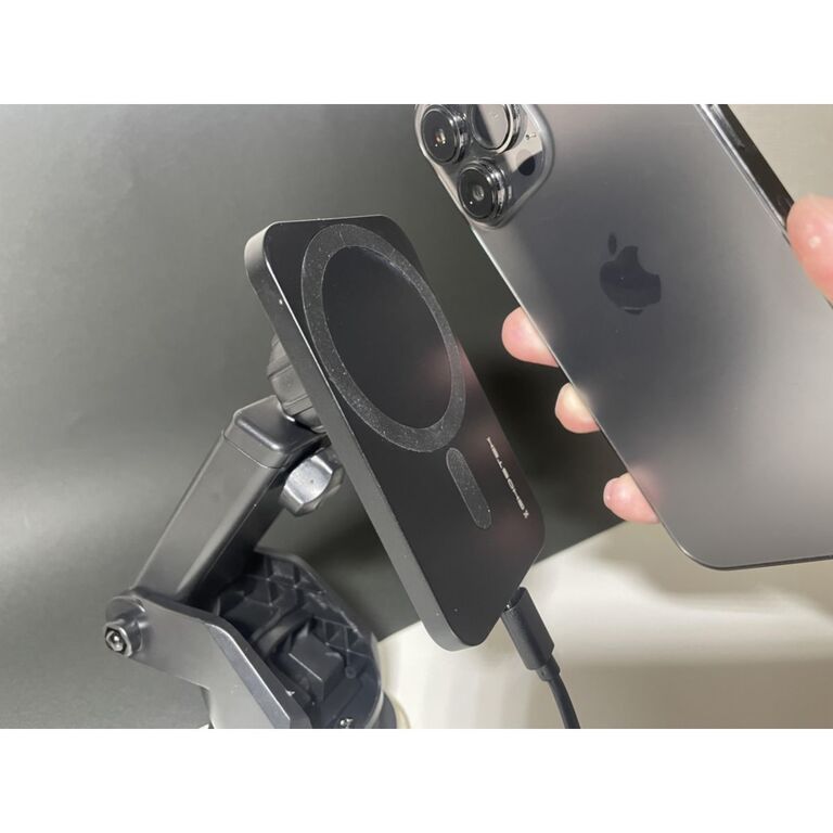 iPhone充電、まだケーブルつないでるの？そろそろ車でもワイヤレス充電の時代ですよ。